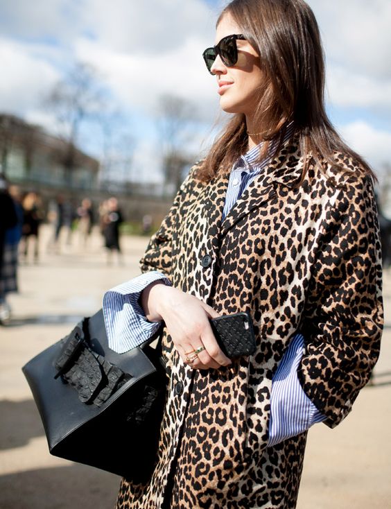 look avec manteau leopard
